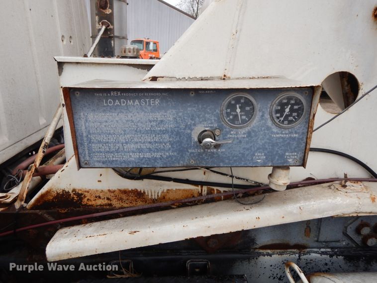 image for item IX9474 1977 Ford 9000  ready mix truck