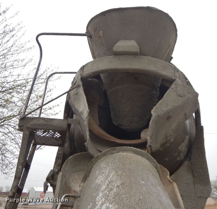 image for item IX9474 1977 Ford 9000  ready mix truck