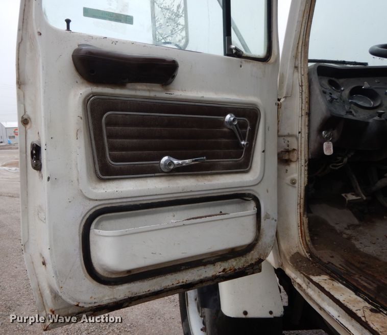 image for item IX9474 1977 Ford 9000  ready mix truck