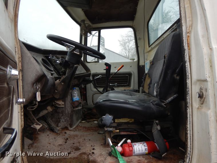 image for item IX9474 1977 Ford 9000  ready mix truck