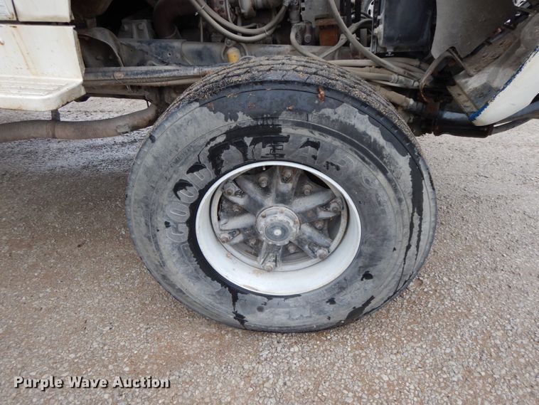 image for item IX9474 1977 Ford 9000  ready mix truck