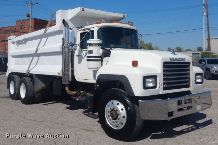 image for item IY9586 1996 Mack RD688S  dump truck