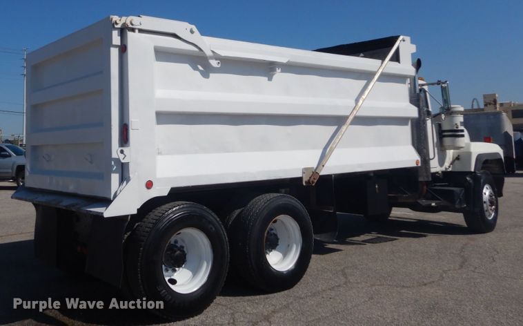 image for item IY9586 1996 Mack RD688S  dump truck