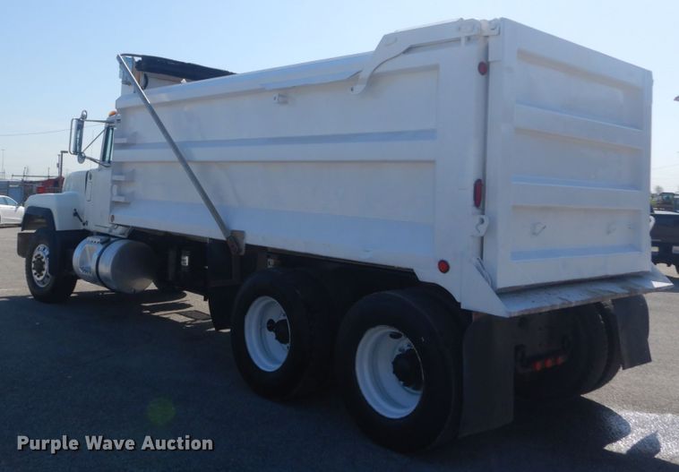 image for item IY9586 1996 Mack RD688S  dump truck