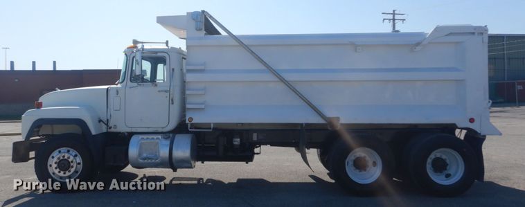 image for item IY9586 1996 Mack RD688S  dump truck