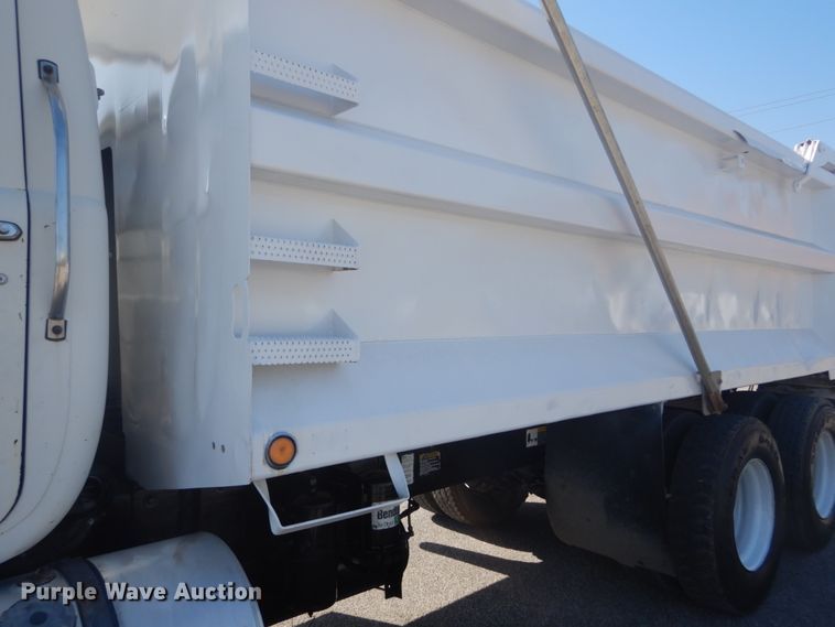 image for item IY9586 1996 Mack RD688S  dump truck