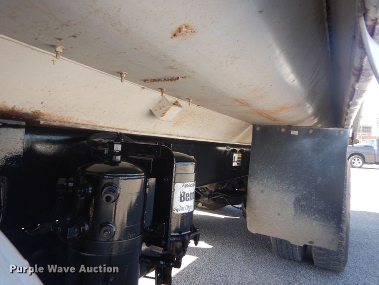 image for item IY9586 1996 Mack RD688S  dump truck