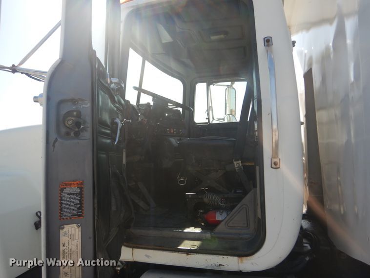 image for item IY9586 1996 Mack RD688S  dump truck