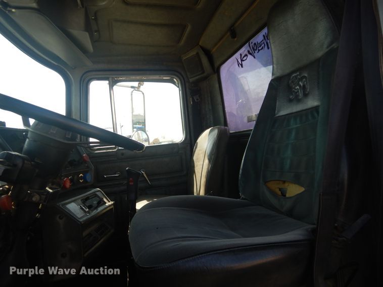 image for item IY9586 1996 Mack RD688S  dump truck