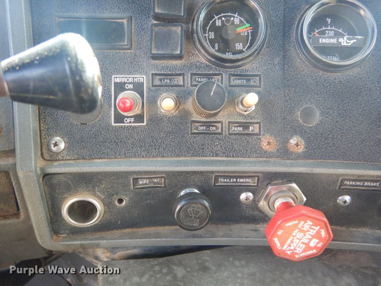 image for item IY9586 1996 Mack RD688S  dump truck