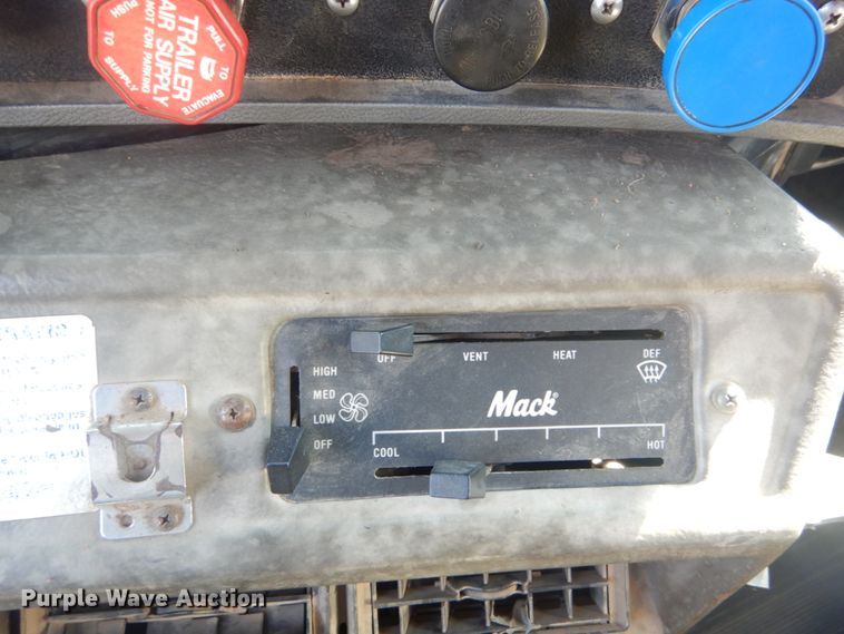 image for item IY9586 1996 Mack RD688S  dump truck