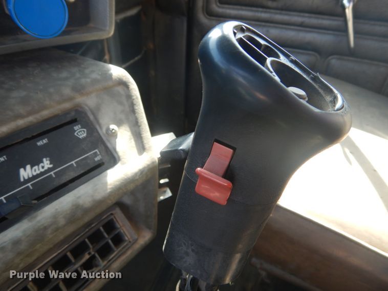 image for item IY9586 1996 Mack RD688S  dump truck