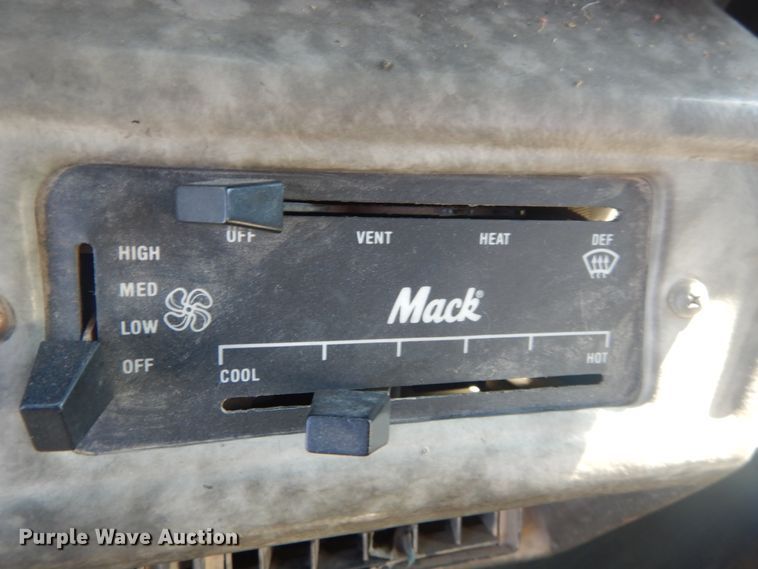 image for item IY9586 1996 Mack RD688S  dump truck