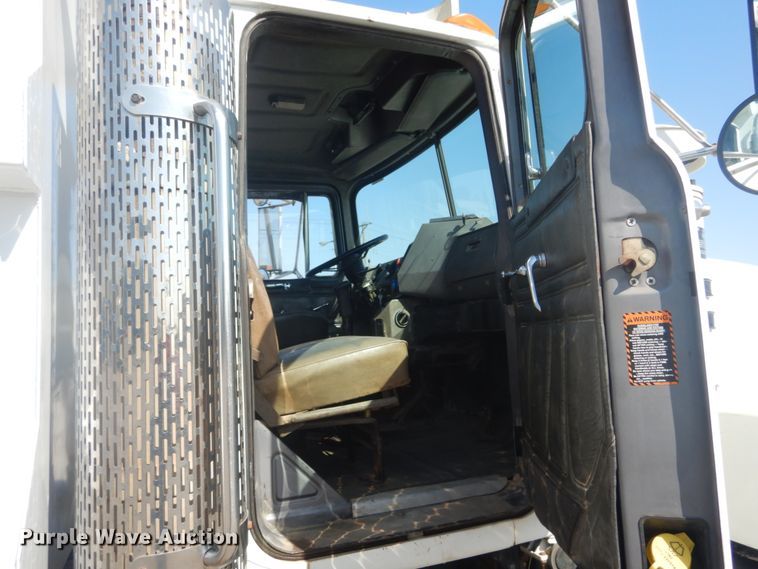 image for item IY9586 1996 Mack RD688S  dump truck