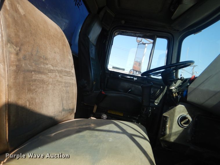 image for item IY9586 1996 Mack RD688S  dump truck