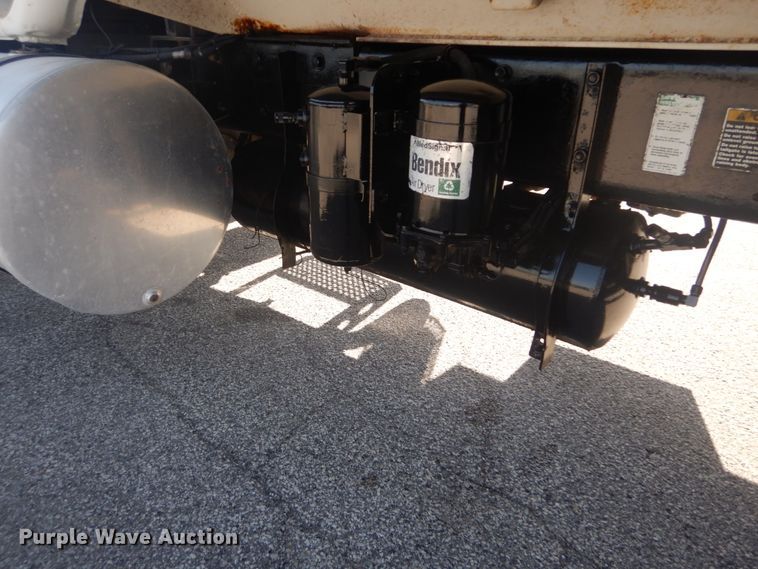 image for item IY9586 1996 Mack RD688S  dump truck