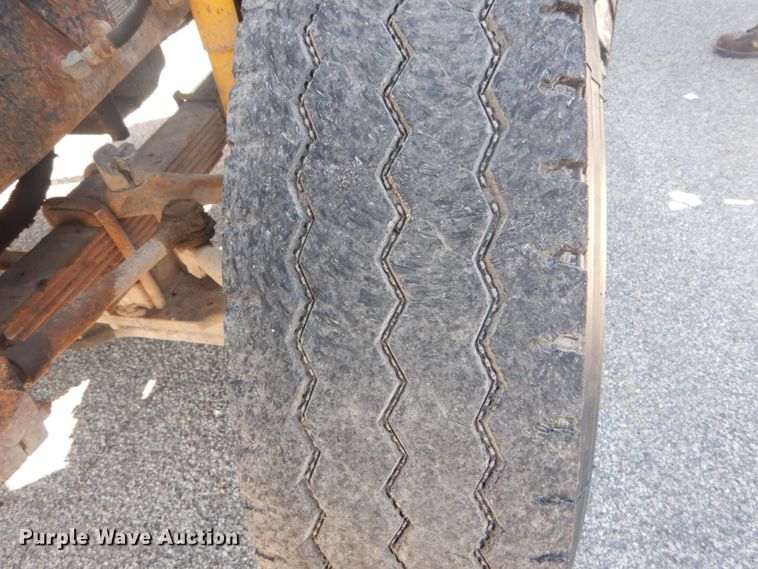 image for item IY9586 1996 Mack RD688S  dump truck