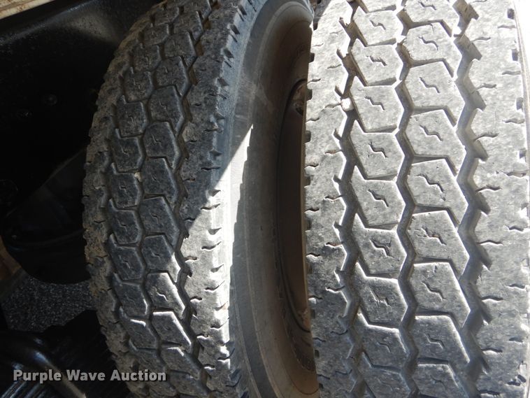 image for item IY9586 1996 Mack RD688S  dump truck