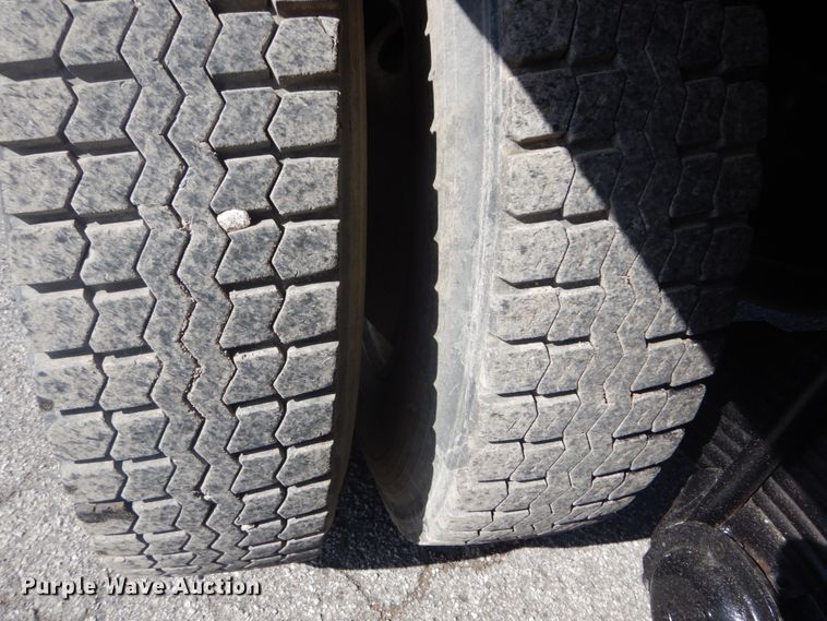 image for item IY9586 1996 Mack RD688S  dump truck