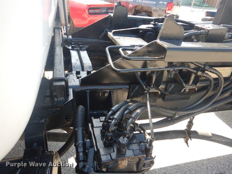 image for item IY9587 2000 Mack RD688S  hook lift truck