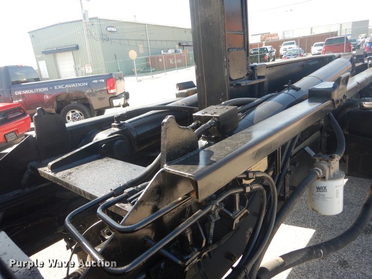 image for item IY9587 2000 Mack RD688S  hook lift truck