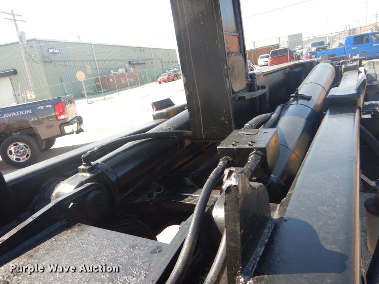 image for item IY9587 2000 Mack RD688S  hook lift truck