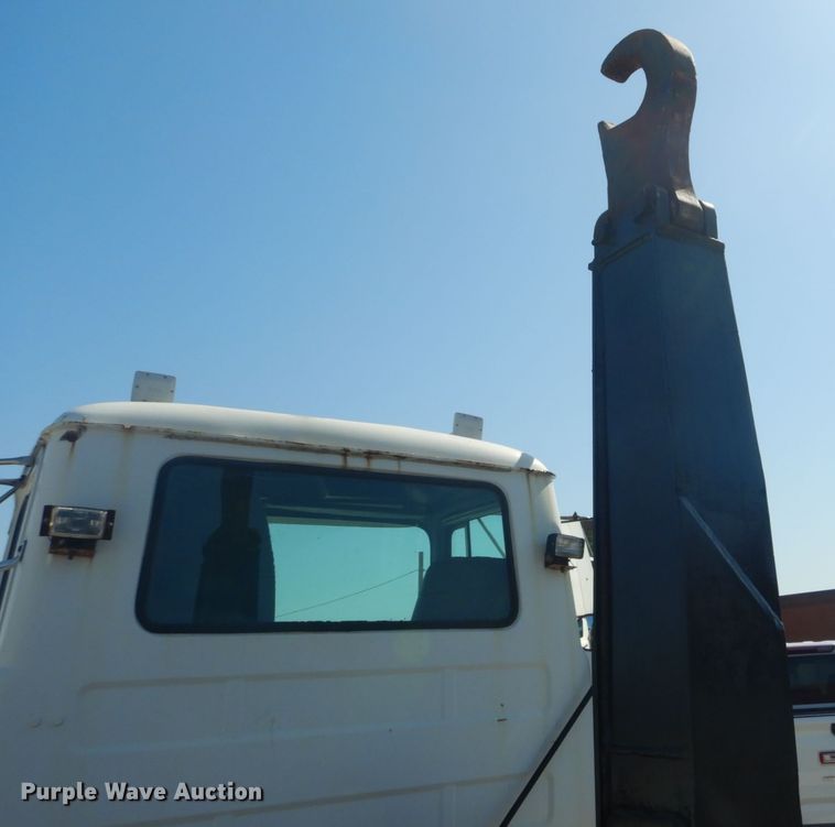 image for item IY9587 2000 Mack RD688S  hook lift truck