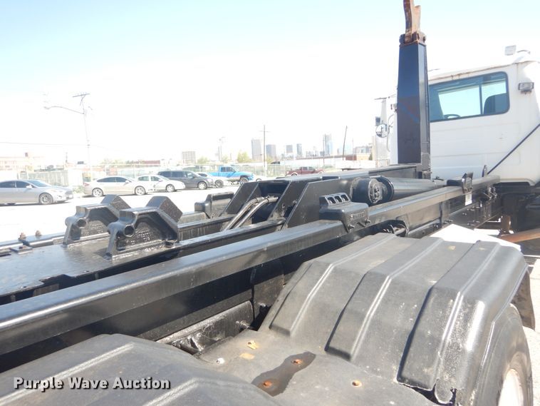 image for item IY9587 2000 Mack RD688S  hook lift truck