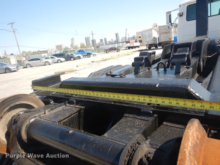 image for item IY9587 2000 Mack RD688S  hook lift truck