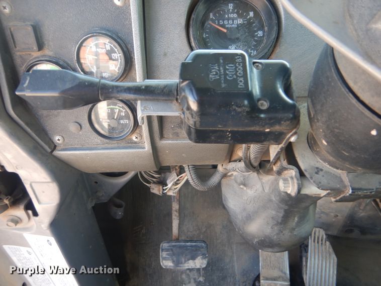 image for item IY9587 2000 Mack RD688S  hook lift truck