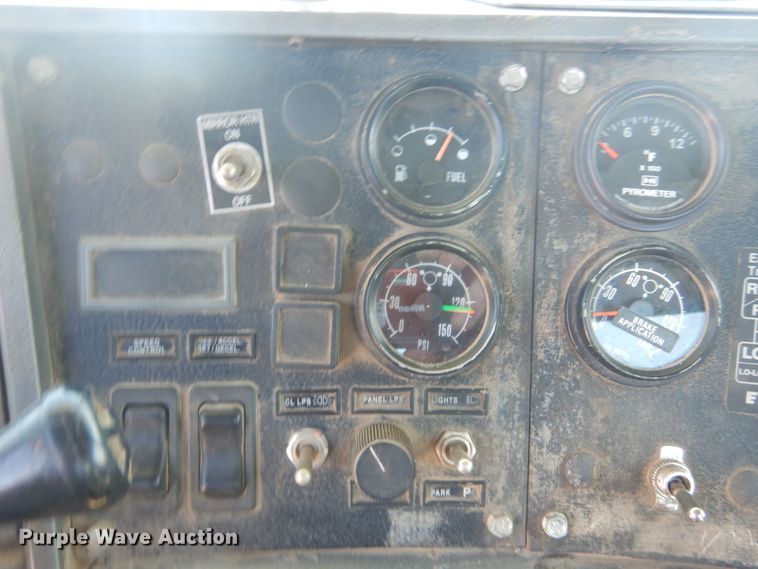 image for item IY9587 2000 Mack RD688S  hook lift truck