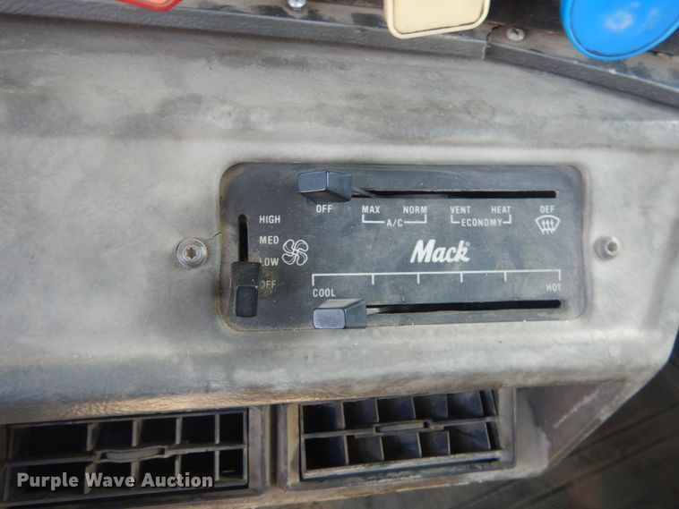 image for item IY9587 2000 Mack RD688S  hook lift truck