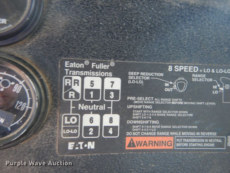 image for item IY9587 2000 Mack RD688S  hook lift truck