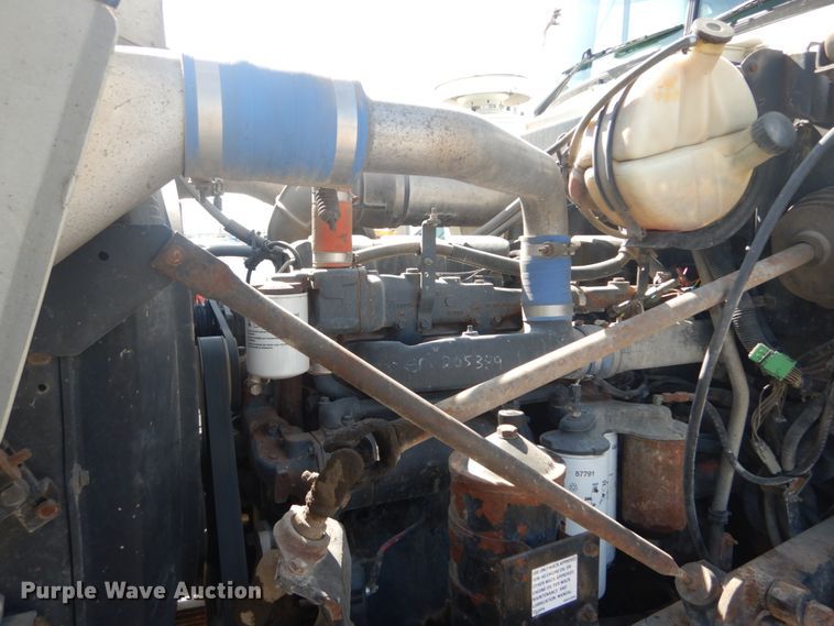 image for item IY9587 2000 Mack RD688S  hook lift truck