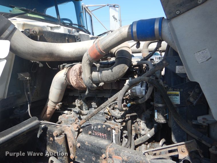 image for item IY9587 2000 Mack RD688S  hook lift truck