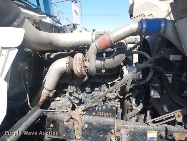 image for item IY9587 2000 Mack RD688S  hook lift truck