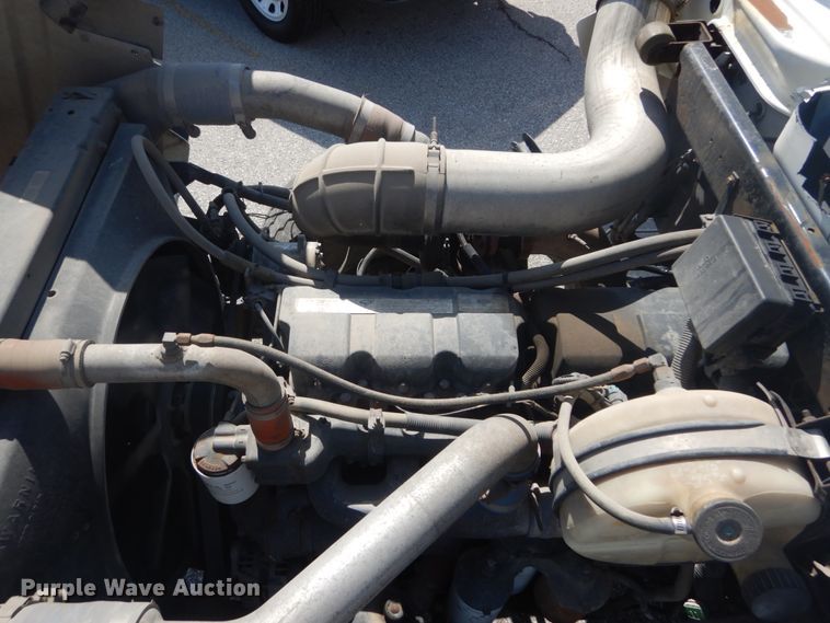 image for item IY9587 2000 Mack RD688S  hook lift truck