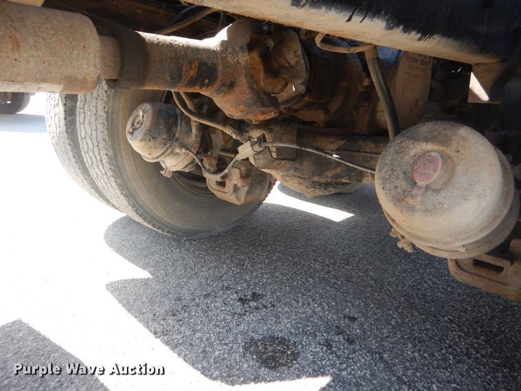 image for item IY9587 2000 Mack RD688S  hook lift truck