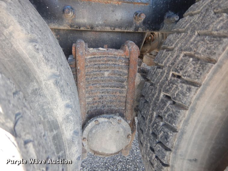 image for item IY9587 2000 Mack RD688S  hook lift truck