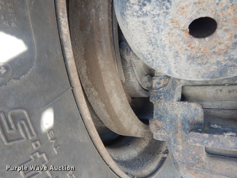 image for item IY9587 2000 Mack RD688S  hook lift truck