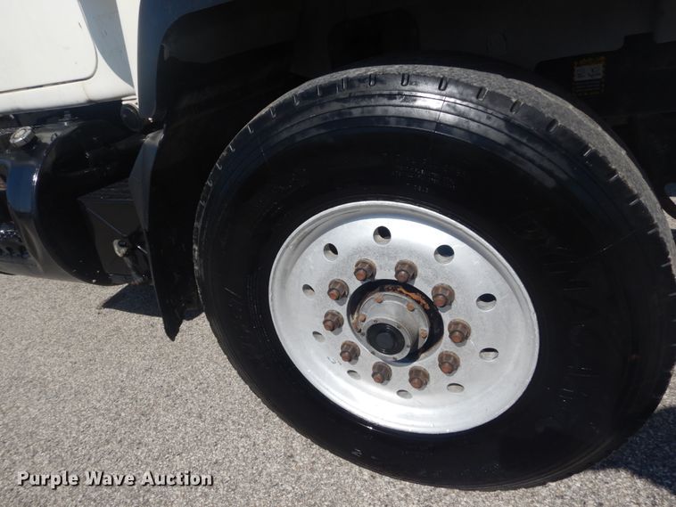 image for item IY9587 2000 Mack RD688S  hook lift truck