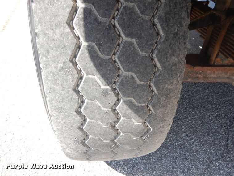 image for item IY9587 2000 Mack RD688S  hook lift truck