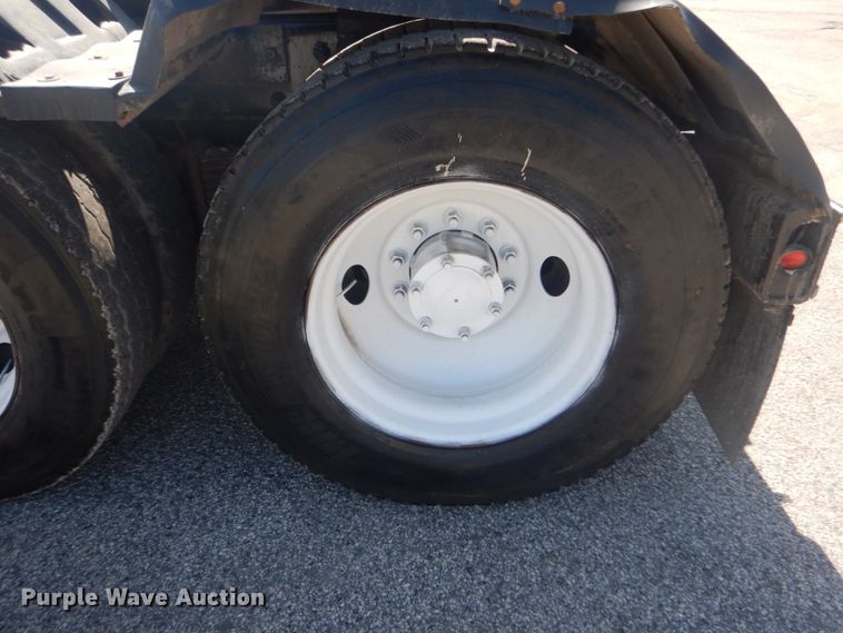 image for item IY9587 2000 Mack RD688S  hook lift truck