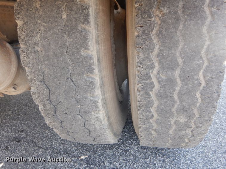 image for item IY9587 2000 Mack RD688S  hook lift truck