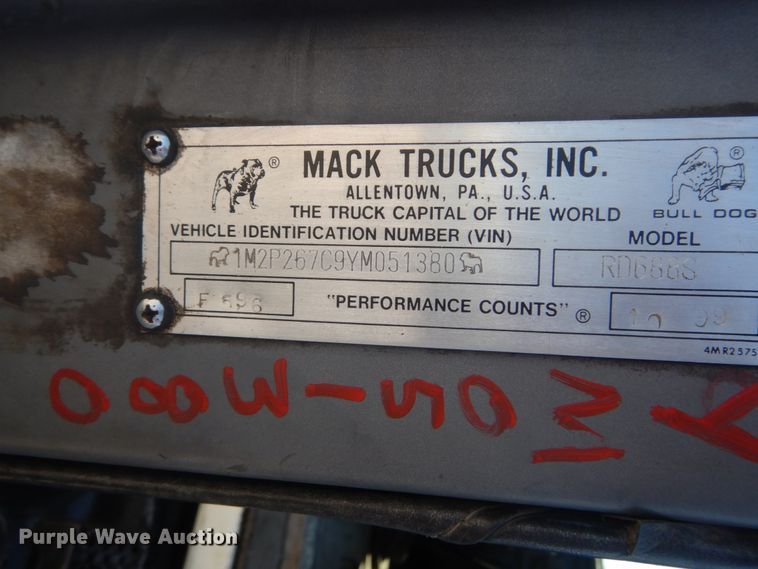 image for item IY9587 2000 Mack RD688S  hook lift truck