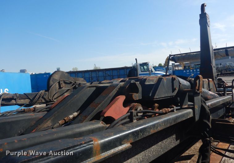 image for item IY9589 Palfinger PLTS32 hook lift bed