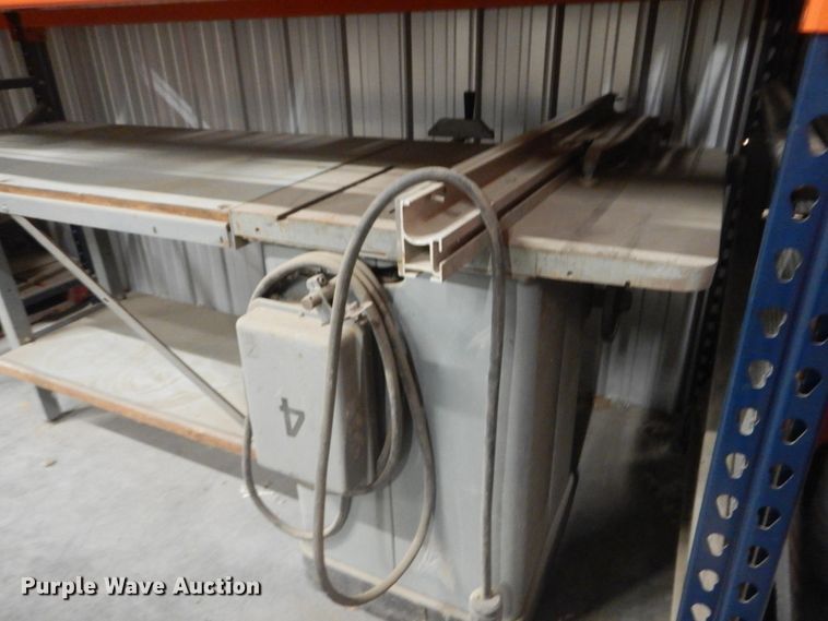 image for item IY9602 Delta table saw