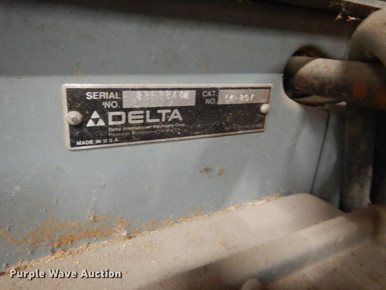 image for item IY9602 Delta table saw
