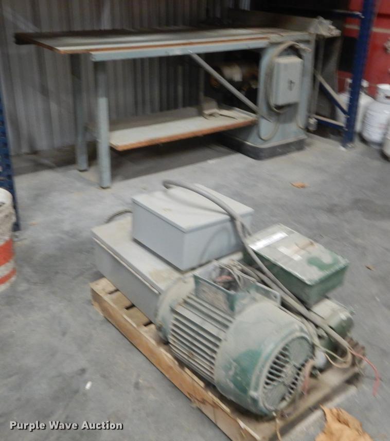 image for item IY9602 Delta table saw