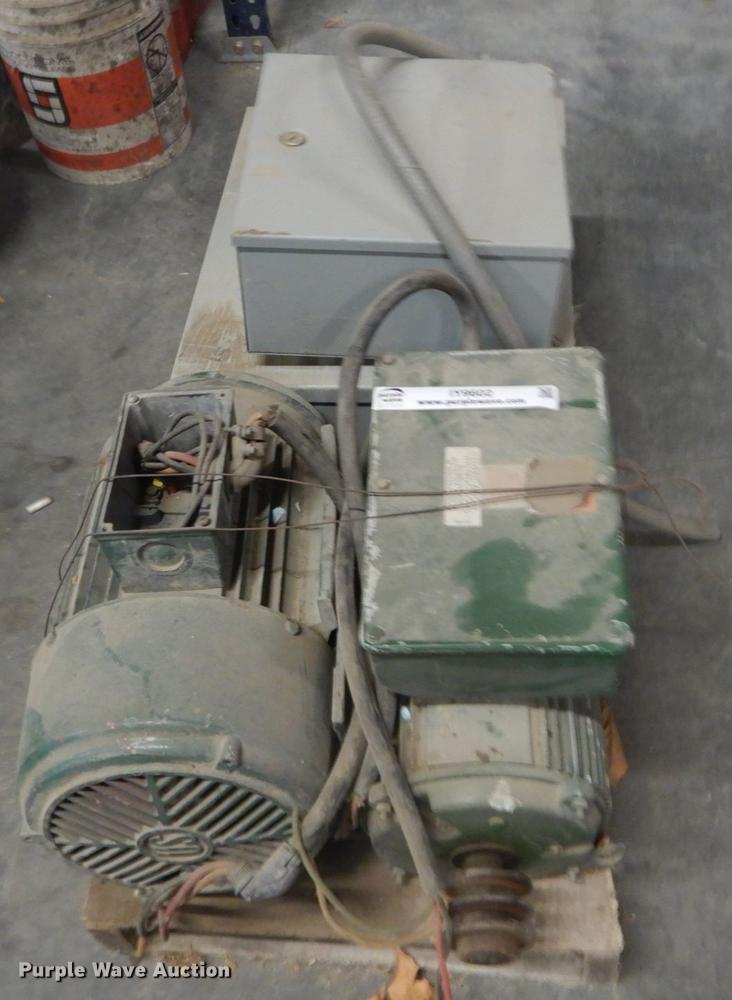 image for item IY9602 Delta table saw